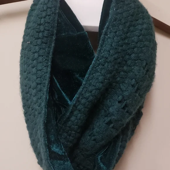 Infinity loop scarf - Picture 4 of 8